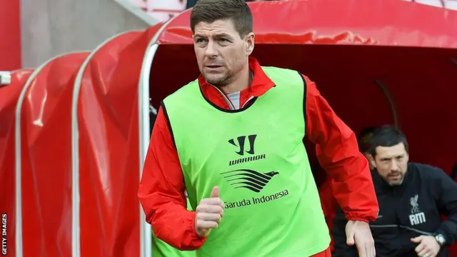 Steven Gerrard warming up pre-game