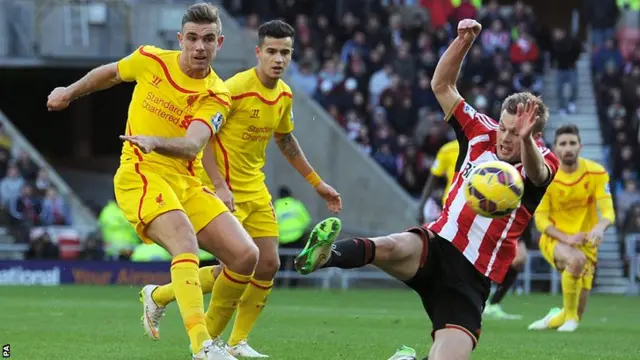 Jordan Henderson shoots