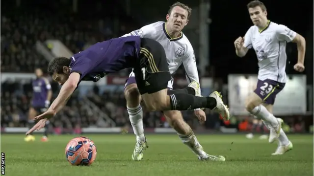 Aiden McGeady tackles Matt Jarvis