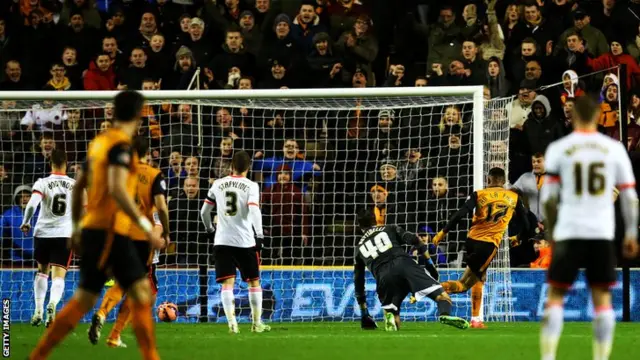 Rajiv van La Parra scores fro Wolves