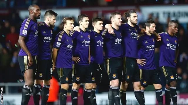West Ham get ready for the penalty shoot-out