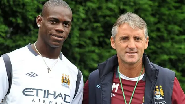 Mario Balotelli (left) with Roberto mancini