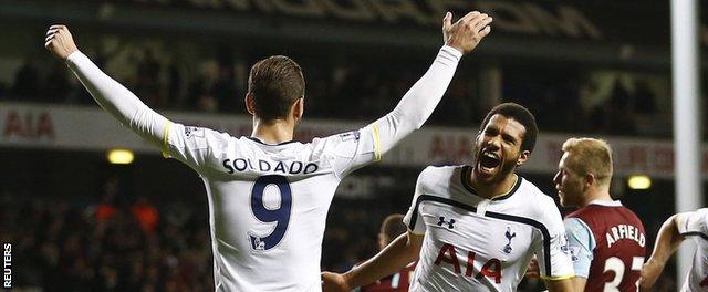 Etienne Capoue celebrates his goal for Tottenham against Burnley