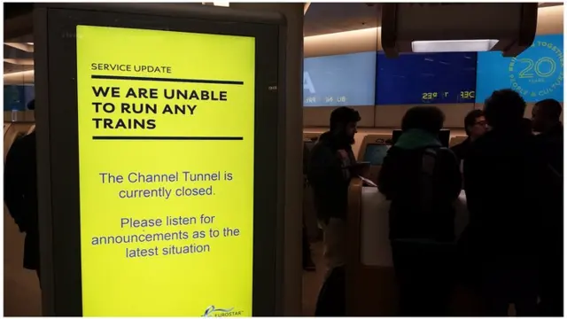 Sign showing Channel Tunnel closed