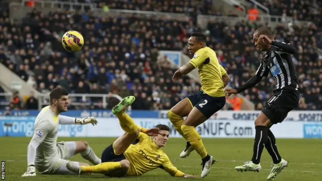 Yoan Gouffran scores for Newcastle against Southampton