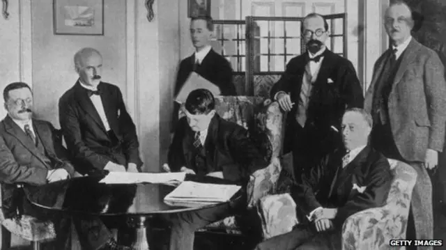 Signing of the Irish Free state treaty 1921