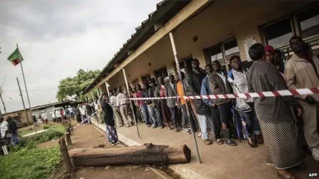 Voters queue at Kanyama primary in Lusaka. 20 Jan 2015