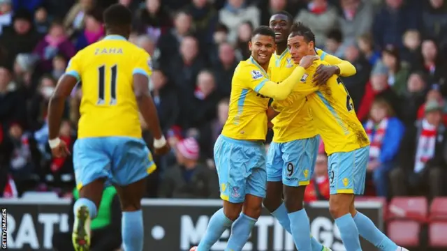 Chamakh celebrates his goal