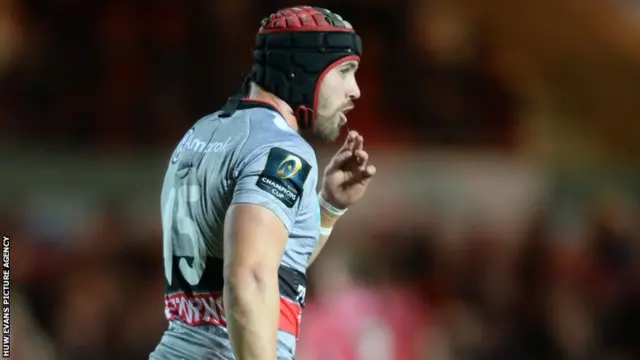 Leigh Halfpenny has kicked 11 points in the first half for Toulon against Scarlets