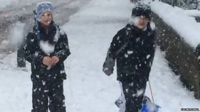 Snowy walk in Sheffield