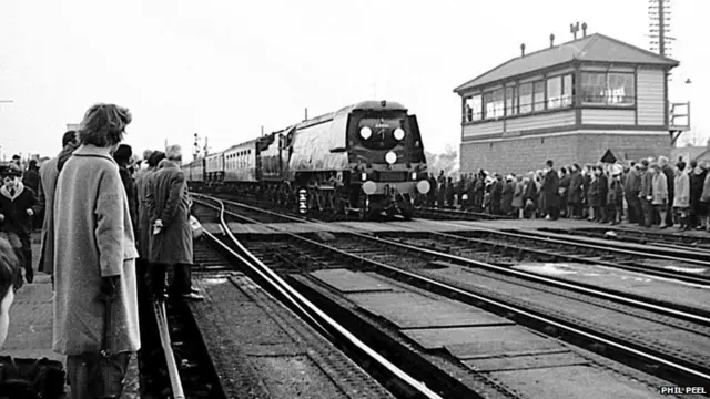 Sir Winston Churchill funeral train arrives at Oxford