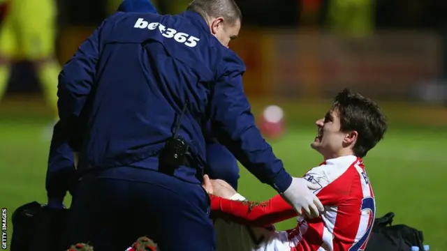 Bojan Krkic receives treatment