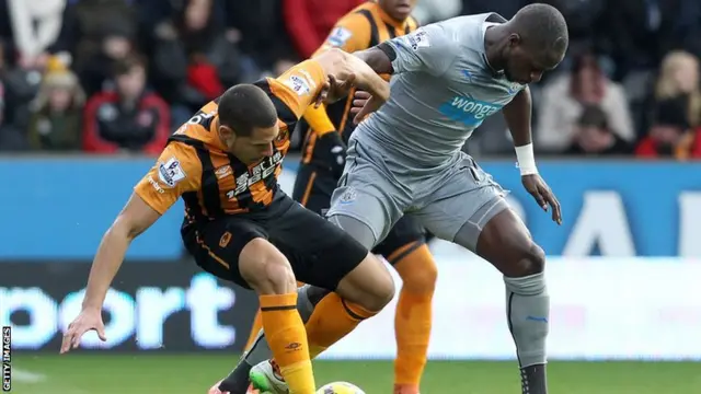 Jake Livermore tackles Moussa Sissoko