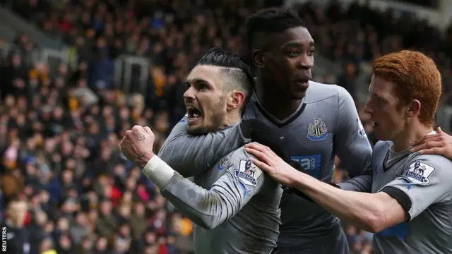 Remy Cabella celebrates his goal