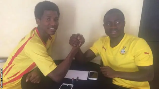 Guinea's Ibrahima Conte arm-wrestles Ghana's Frank Acheampong