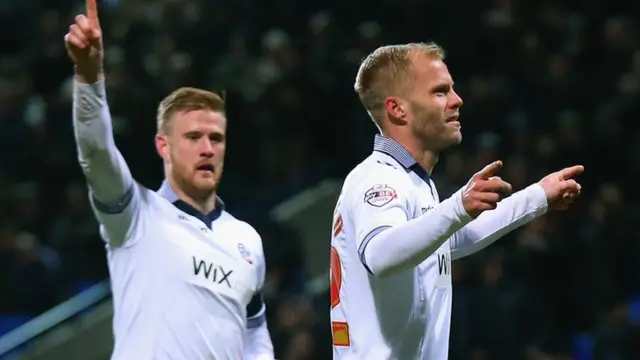 Eidur Gudjohnsen celebrates