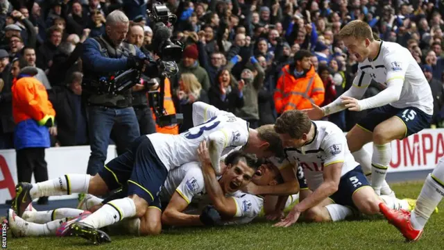 Tottenham players celebrate