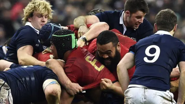 Thierry Dusautoir and Richie Gray vie for the ball in a maul