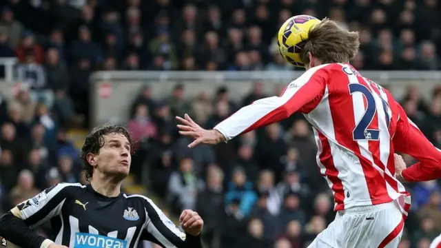 Peter Crouch scores for Stoke