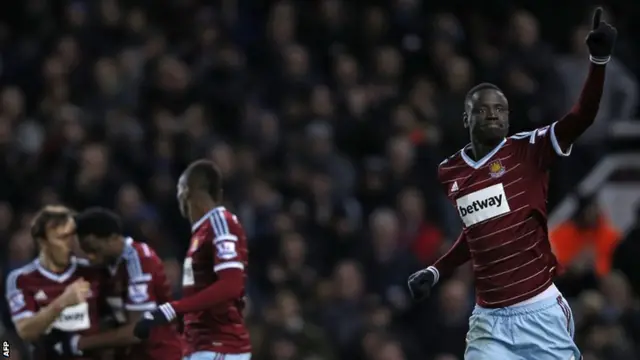 Cheikhou Kouyate celebrates his goal for West Ham