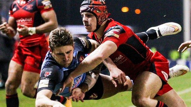 Tommy Makinson finished his second try of the season