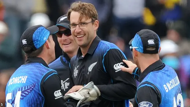 New Zealand celebrate a wicket