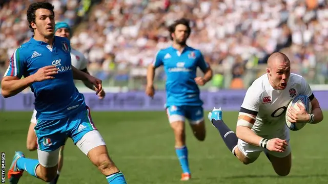 Mike Brown scores for England against Italy in 2014