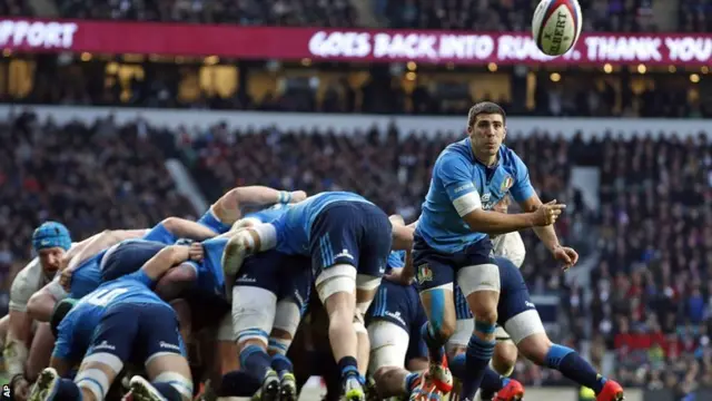 Eduardo Gori passes the ball for Italy