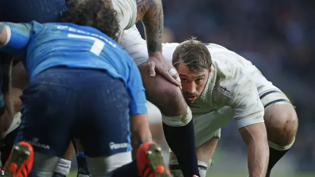 Chris Robshaw drives the England scrum