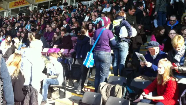 Crowd at The Stoop