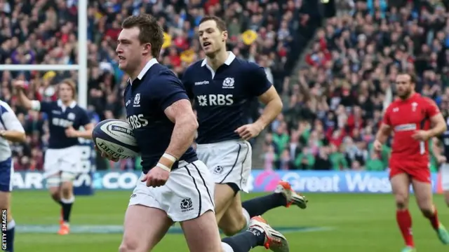 Stuart Hogg breaks clear to score Scotland's first try