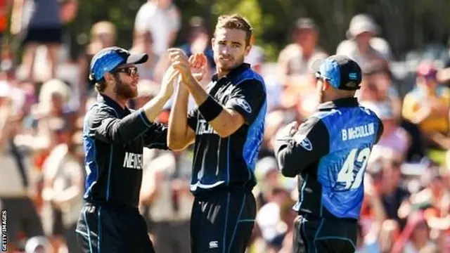 Tim Southee takes a wicket