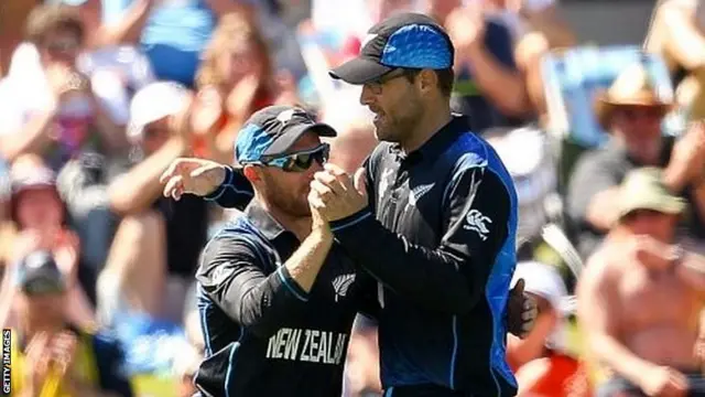 Brendon McCullum (L) and Dan Vettori (R) celebrate