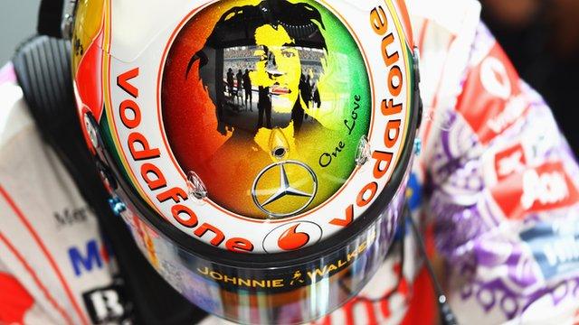 Lewis Hamilton with a helmet in tribute to reggae superstar Bob Marley