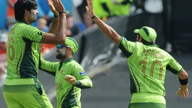 Mohammad Irfan and Shahid Afridi