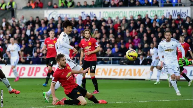 Ki Sung-yueng scores