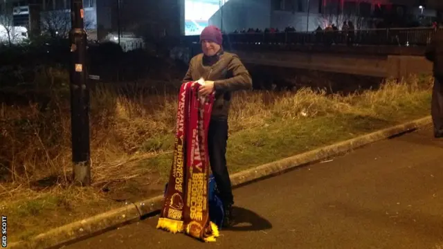 Scarf seller