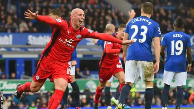 Esteban Cambiasso celebrates his goal