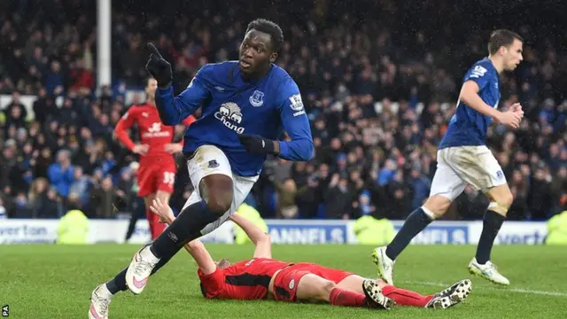 Romelu Lukaku celebrates his goal