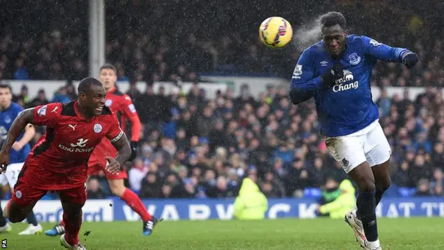 Romelu Lukaku heads in the equaliser