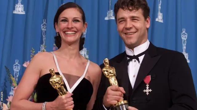 Julia Roberts and Russell Crowe