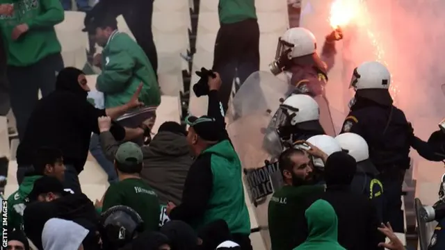 Panathinaikos fans clash with police