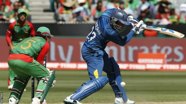 Tillakaratne Dilshan bats