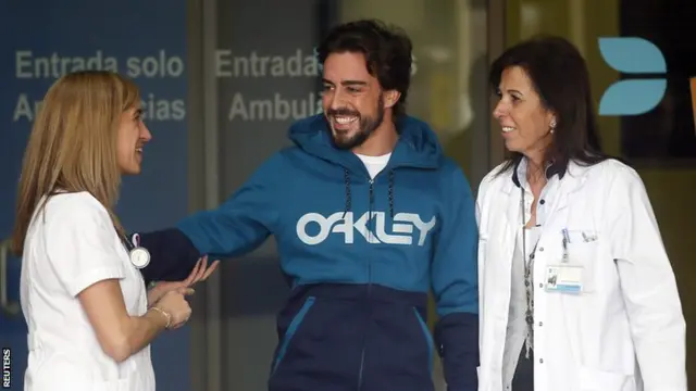 Fernando Alonso speaks to staff before leaving hospital