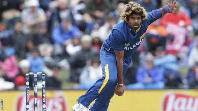 Lasith Malinga bowling