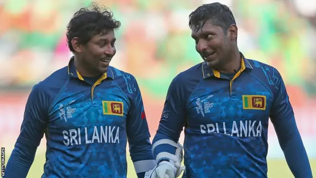 Tillakaratne Dilshan (left) and Kumar Sangakkara (right) of Sri Lanka