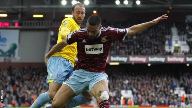 Glen Murray chases the ball