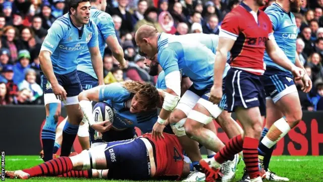 Joshua Furno scores a try