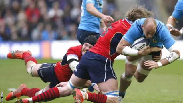 Jonny Gray tackles Italy's Sergio Parisse