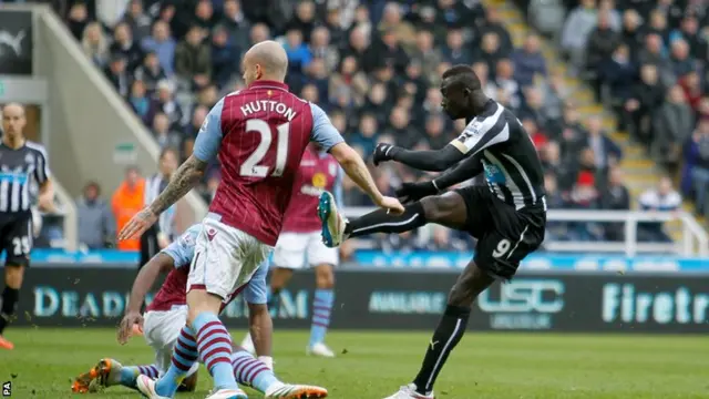 Papiss Cisse scores